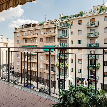 Cosy Studio With Balcony & Private Garage Milan Luaran gambar