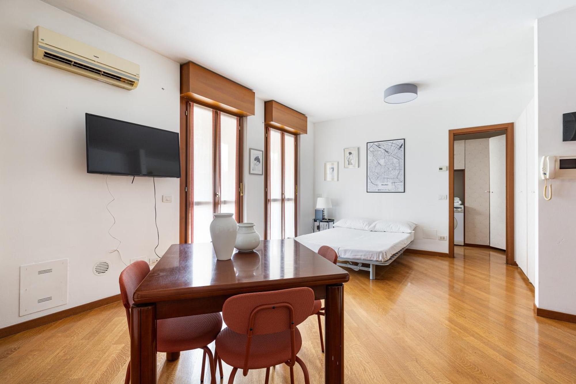 Cosy Studio With Balcony & Private Garage Milan Luaran gambar