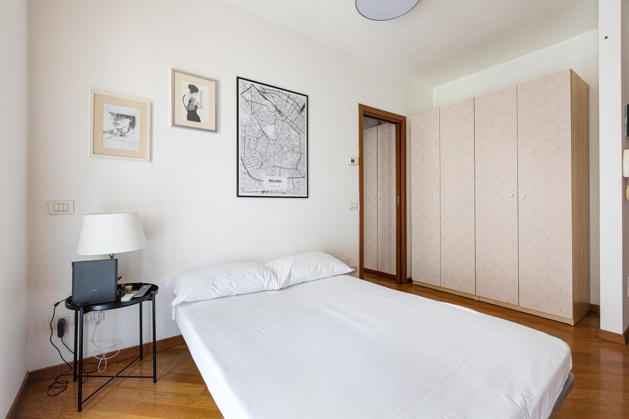 Cosy Studio With Balcony & Private Garage Milan Luaran gambar