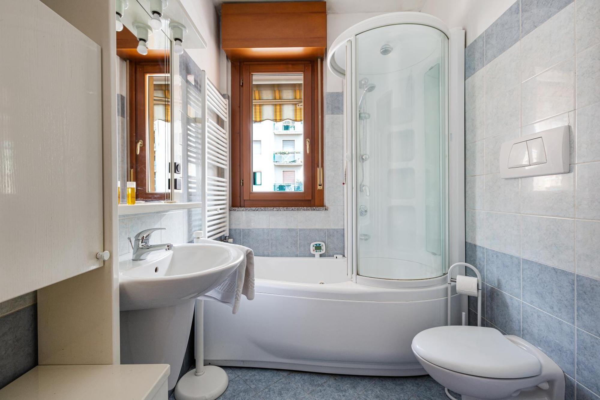 Cosy Studio With Balcony & Private Garage Milan Luaran gambar