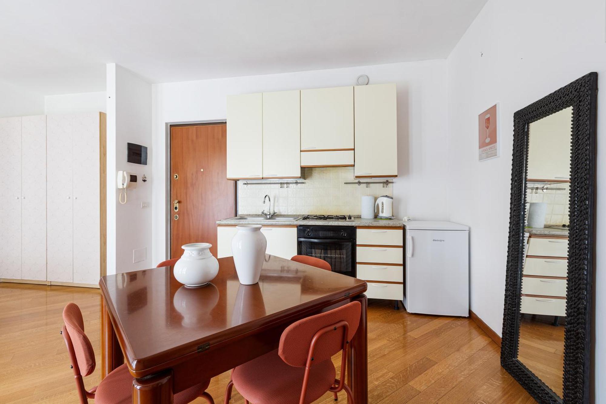 Cosy Studio With Balcony & Private Garage Milan Luaran gambar