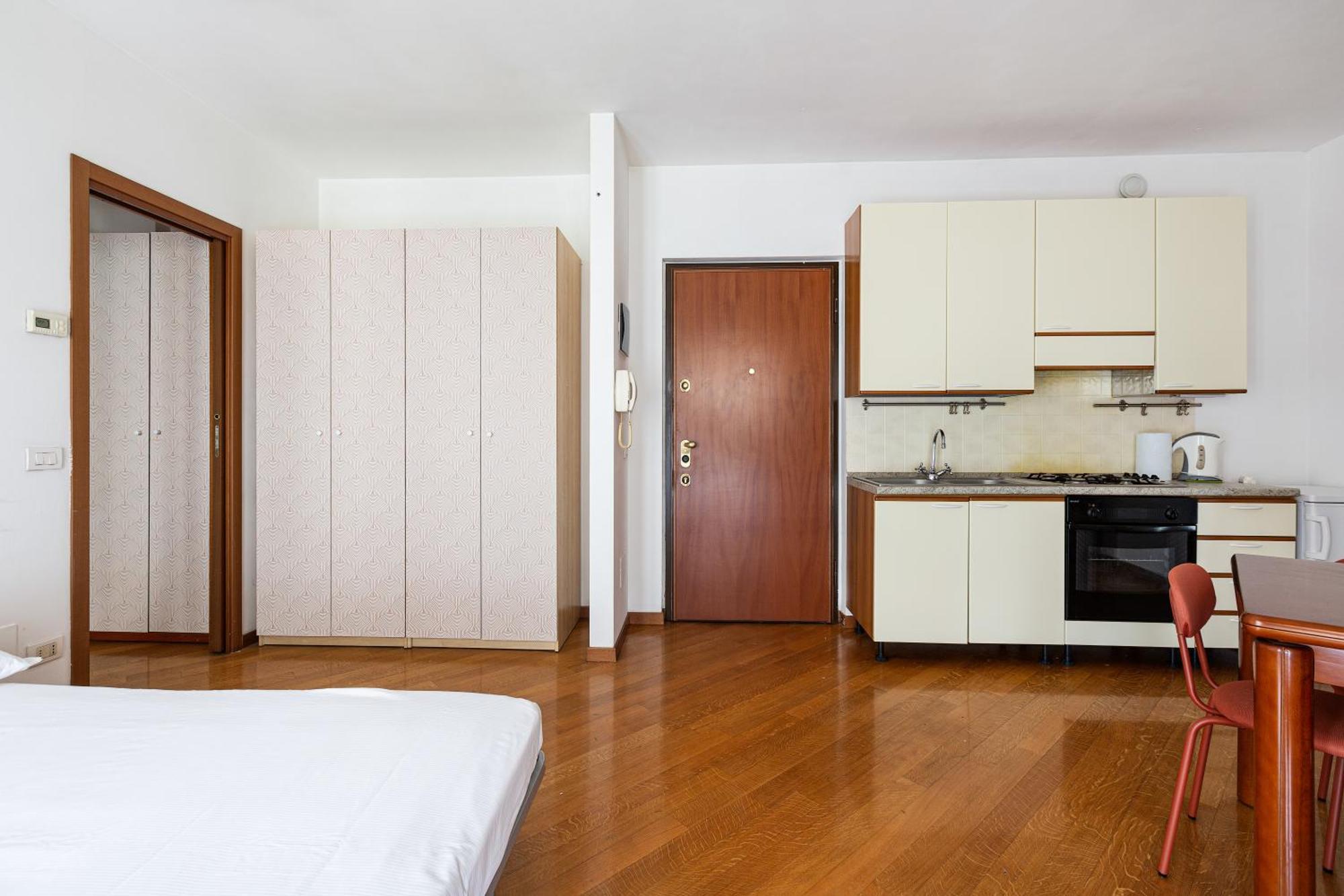 Cosy Studio With Balcony & Private Garage Milan Luaran gambar