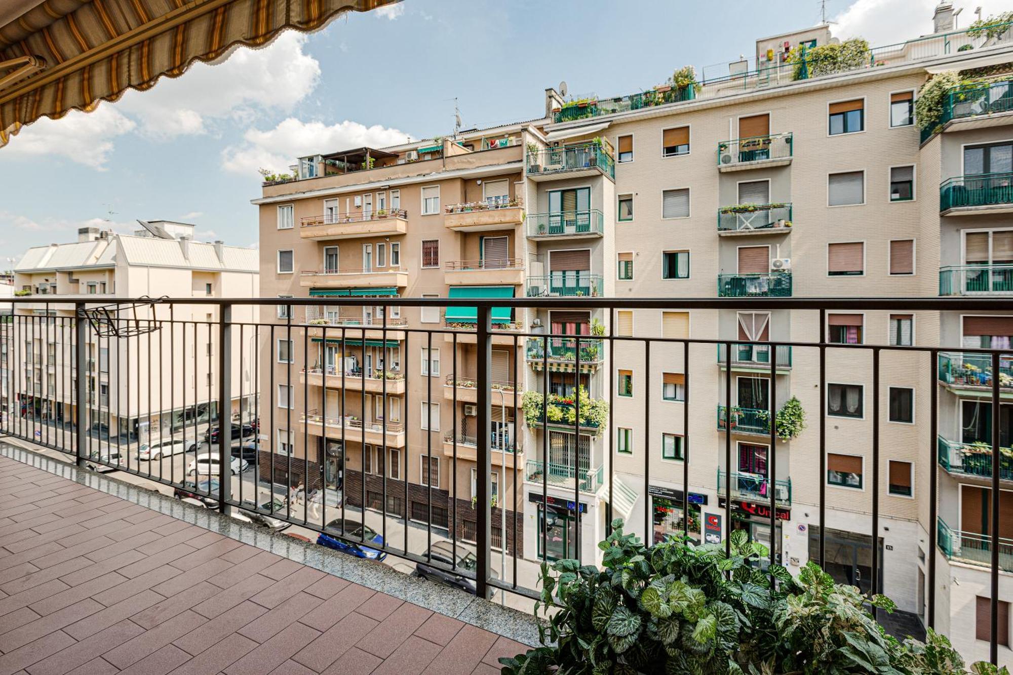 Cosy Studio With Balcony & Private Garage Milan Luaran gambar